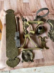 lot 68 image: Vintage Brass Lot