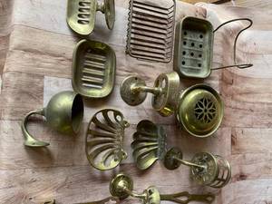 lot 75 image: Assorted Vintage Brass Deco Lot