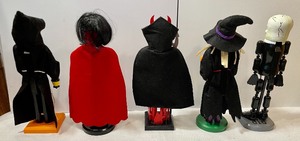 lot 106 image: 5 Scary Nutcrackers