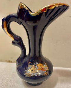 lot 14 image: Three Piece Coordinating Vintage Glassware
