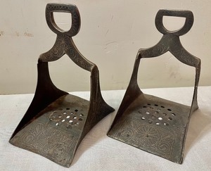 lot 18 image: Medieval Stirrups