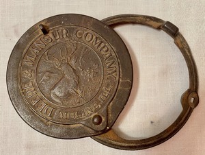 lot 30 image: Deere & Mansier Company Cast Iron Cover