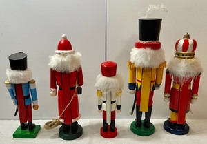 lot 41 image: 5 Neat Nutcrackers