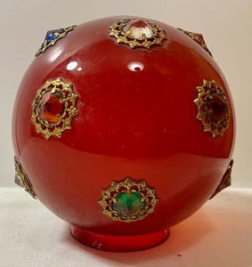 lot 46 image: Vintage Unique Light Globe