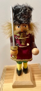 lot 48 image: Three Miniature Steinbach Nutcrackers