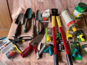 lot 88 image: Gardens Tools and Accessories