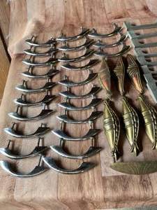 lot 94 image: Large Lot of Vintage Drawer Pulls
