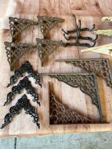 lot 200 image: Vintage Metal Pieces including Wall Shelf Brackets