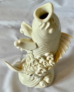 lot 125 image: Japanese Fish Figural Vase