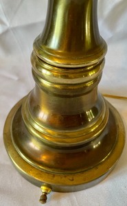lot 138 image: Vintage Lamp