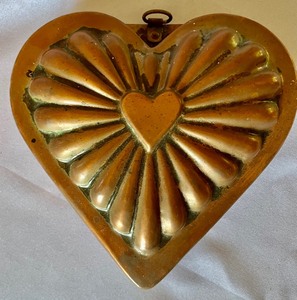lot 141 image: Fun Home Decor Items