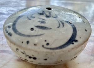 lot 148 image: 2 Korean Yi Dynasty Water Droppers