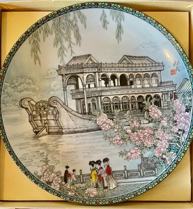 lot 152 image: Collectors Plate by Master Artisan Zhang Song Mao