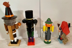 lot 182 image: (4) Erzgebirge Halloween Nutcrackers