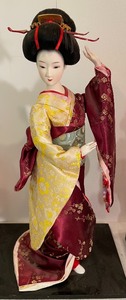 lot 180 image: Geisha Dolls