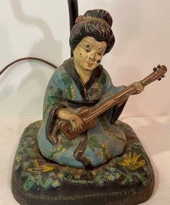lot 186 image: Vintage Cast Iron Lamp