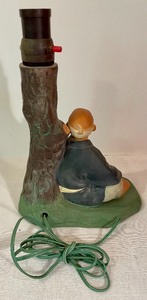 lot 185 image: Vintage Asian Hakata Ceramic Figurine Lamp