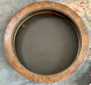 lot 312 image: Round Table Top Display Case