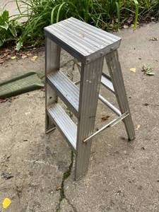 lot 235 image: 2 Step Ladder