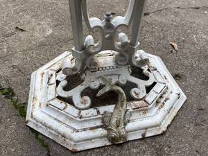 lot 236 image: Vintage Ornate Metal Patio Table Base