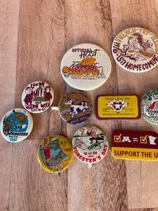 lot 261 image: Vintage U of M Buttons
