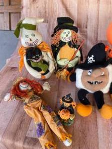 lot 267 image: Halloween Deco Lot