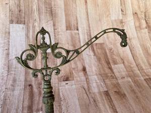 lot 272 image: Vintage Ornate Metal Floor Lamp Stand
