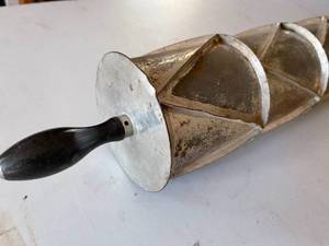 lot 278 image: Vintage Metal Rolling Tool