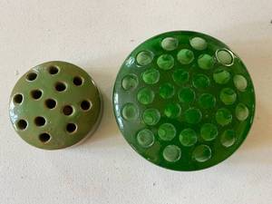 lot 283 image: 2 Plant Frogs