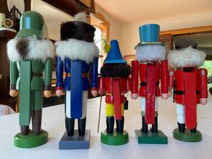 lot 390 image: 5 Assorted Nutcrackers