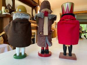 lot 392 image: 3 Nutcrackers Made In Germany