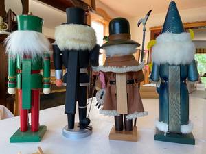 lot 395 image: 4 Large Nutcrackers