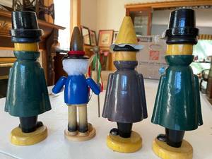 lot 396 image: 4 Assorted Smokers