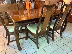 lot 324 image: Amazing Dining Room Table and 9 Chairs