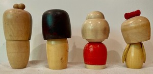 lot 332 image: Kokeshi Dolls