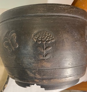 lot 348 image: Charming ClayPottery Lidded Container