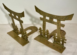 lot 346 image: Decorative Brass Bookends and a Vase
