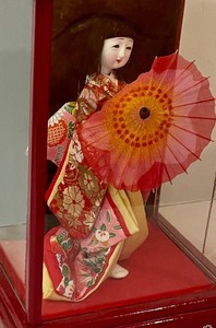 lot 375 image: Beautiful Japanese Doll in a Case
