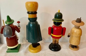 lot 380 image: Four Collectible Smokers