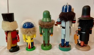 lot 372 image: 5 Nice Nutcrackers
