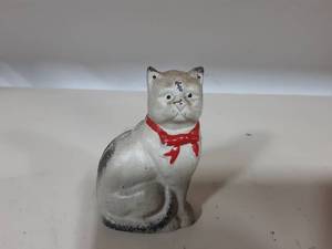 lot 4 image: Vintage Cast Iron Still Bank-Cat 4x3