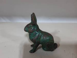 lot 7 image: Vintage Cast Iron Still Bank-Rabbit 4x4