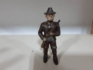 lot 11 image: Vintage Cast Iron Minute Man Soldier Still Bank 6