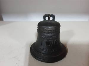 lot 20 image: Vintage Cast Iron Liberty Bell Still Bank 3-12