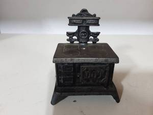 lot 23 image: Vintage Cast Iron Dot Stove Still Bank 4-14