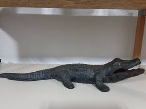 lot 29 image: Vintage Cast Iron Alligator 29x8