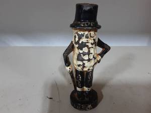lot 35 image: Vintage Cast Iron Mister Peanut Still Bank 2-12x5-14