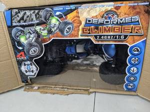 lot 141 image: CIS Remote Controlled 4WD Flip Truck for All Terrain - Blue