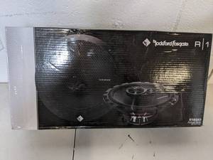 lot 200 image: Rockford Fosgate Prime 6x9 3-Way Full-Range Speaker R169X3
