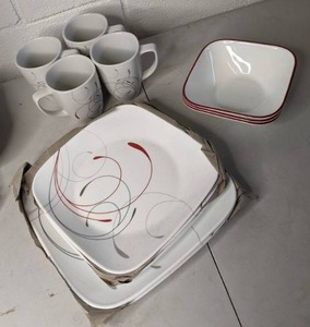 lot 15 image: 15-Piece Set of Corelle Studio Dinnerware 